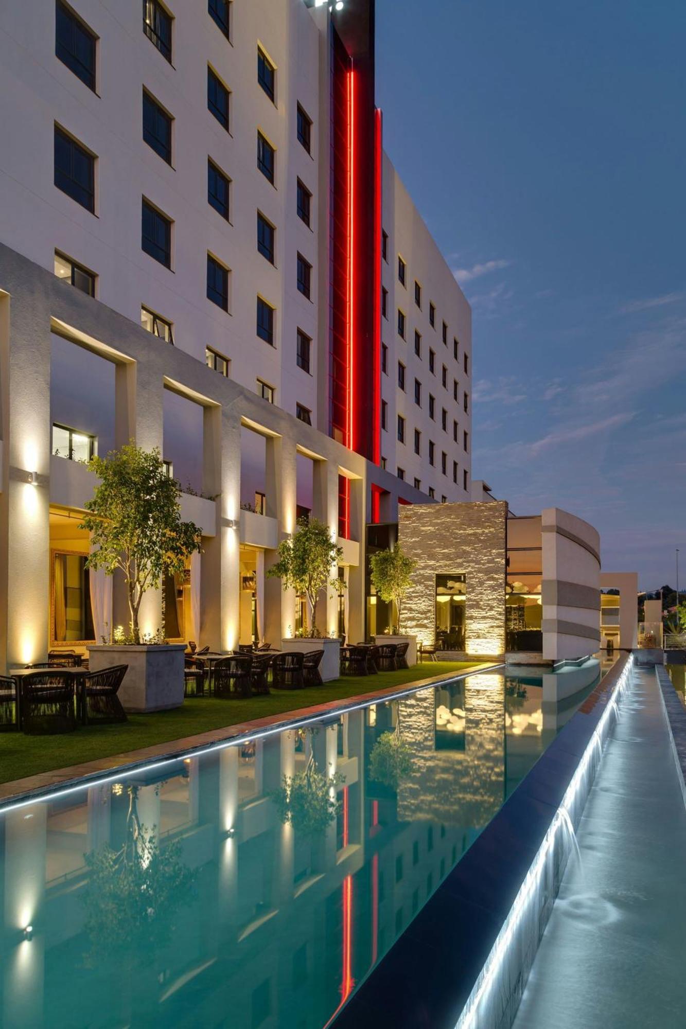 Protea Hotel Fire & Ice! By Marriott Pretoria Menlyn Екстериор снимка