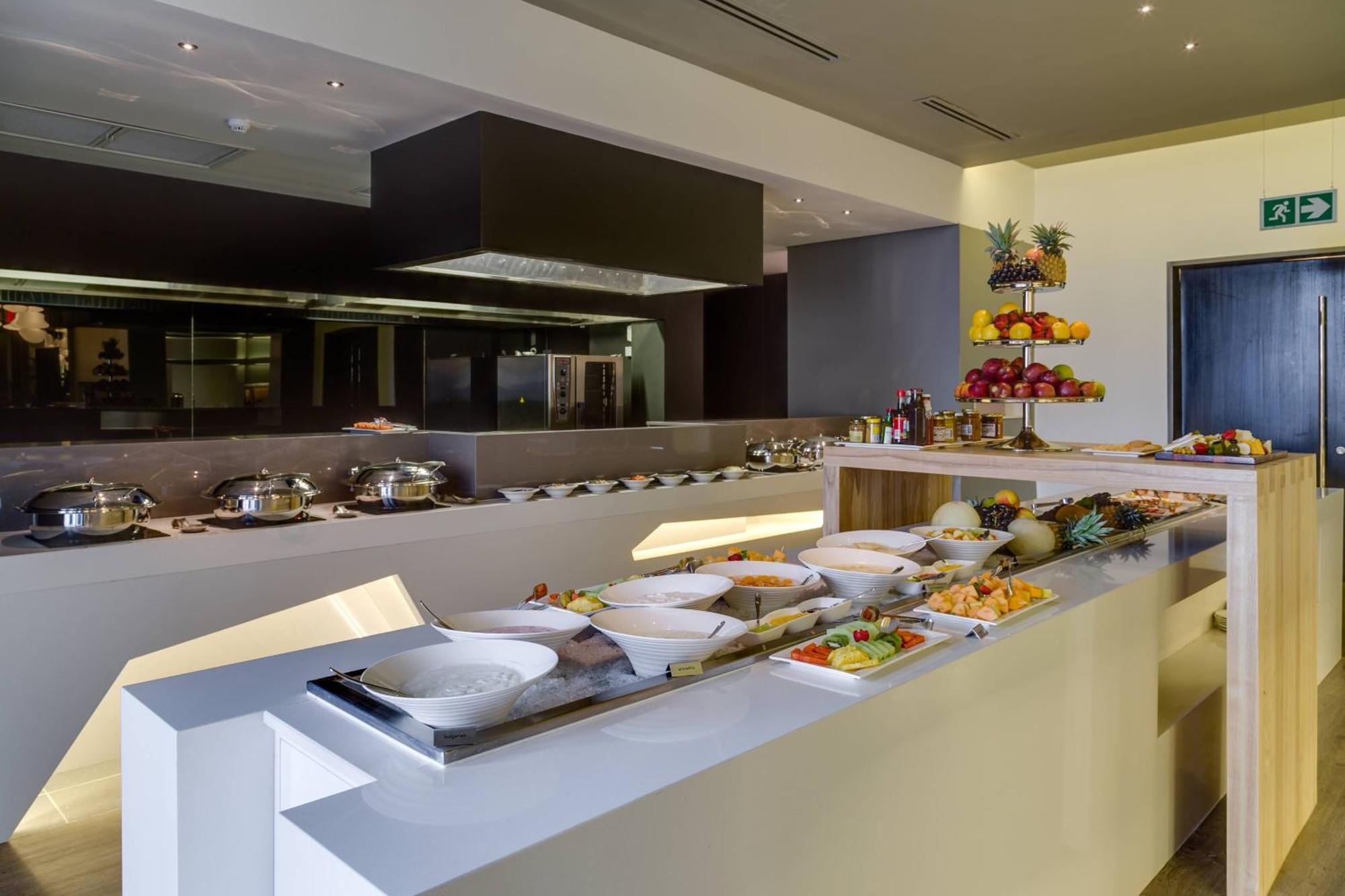 Protea Hotel Fire & Ice! By Marriott Pretoria Menlyn Екстериор снимка