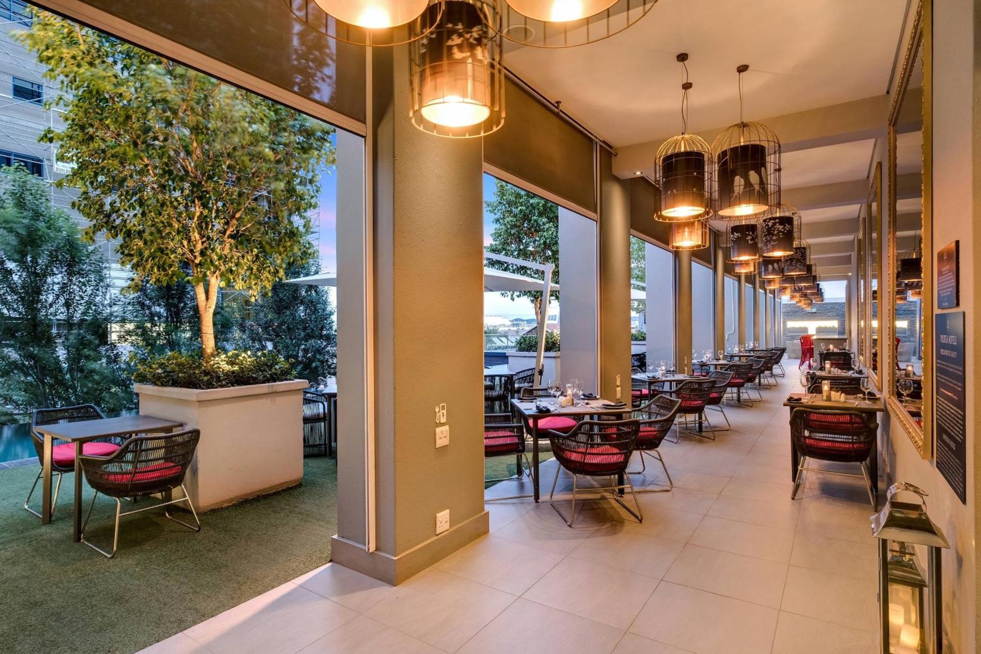 Protea Hotel Fire & Ice! By Marriott Pretoria Menlyn Екстериор снимка