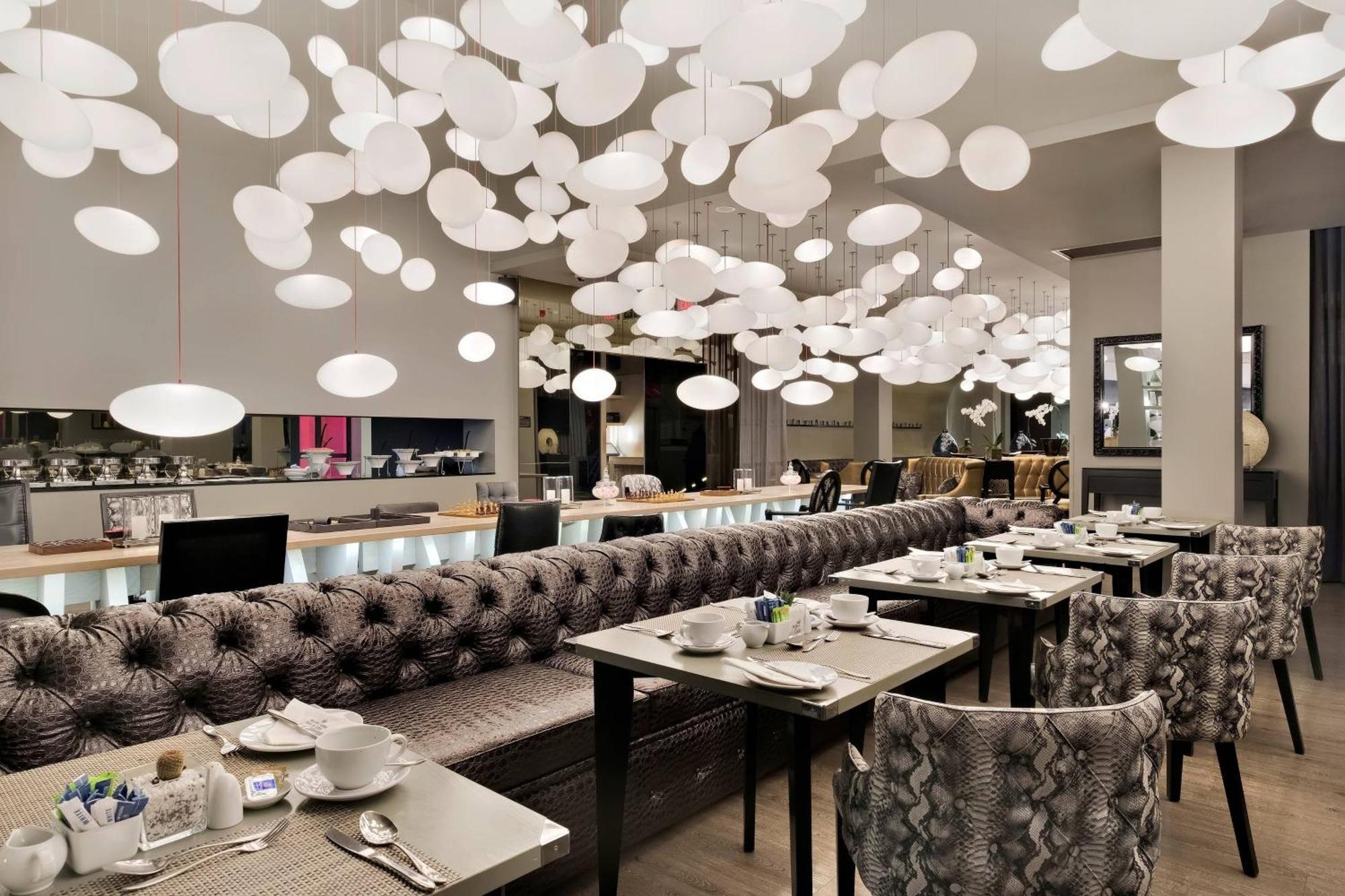 Protea Hotel Fire & Ice! By Marriott Pretoria Menlyn Екстериор снимка