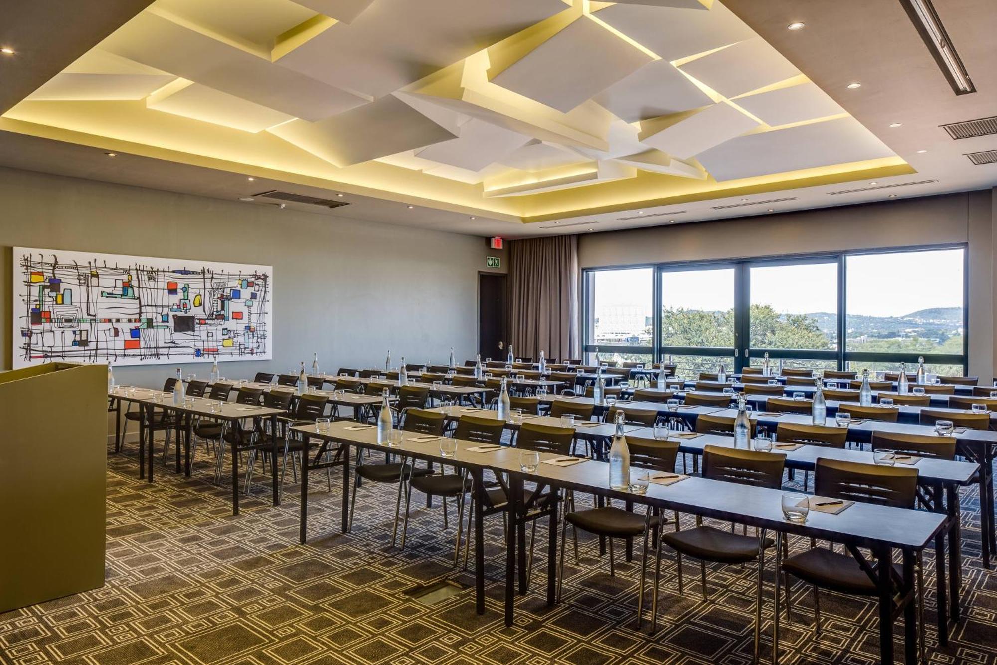 Protea Hotel Fire & Ice! By Marriott Pretoria Menlyn Екстериор снимка