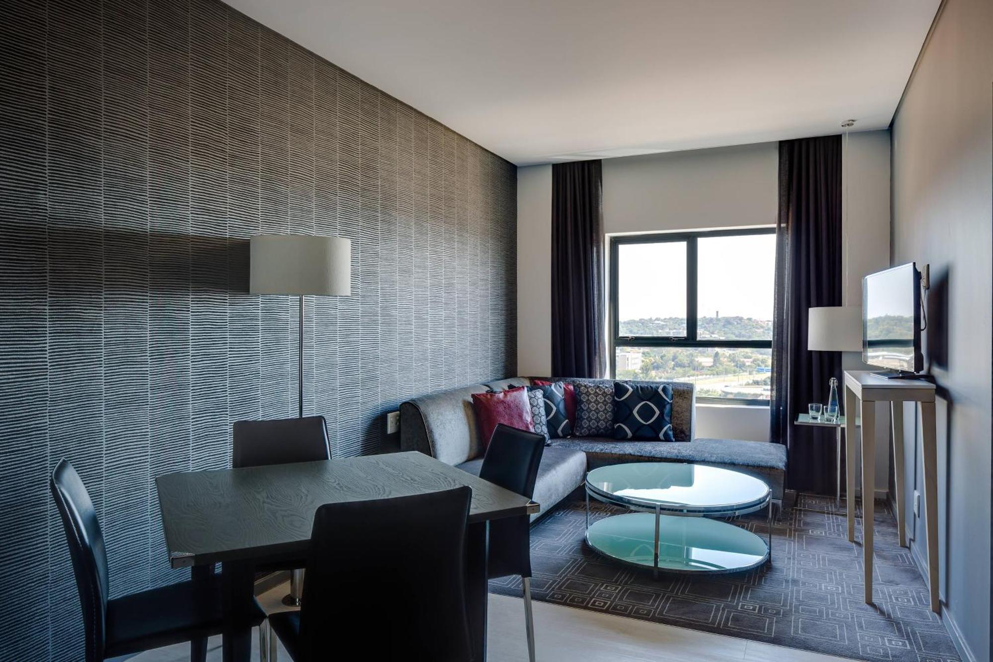 Protea Hotel Fire & Ice! By Marriott Pretoria Menlyn Екстериор снимка