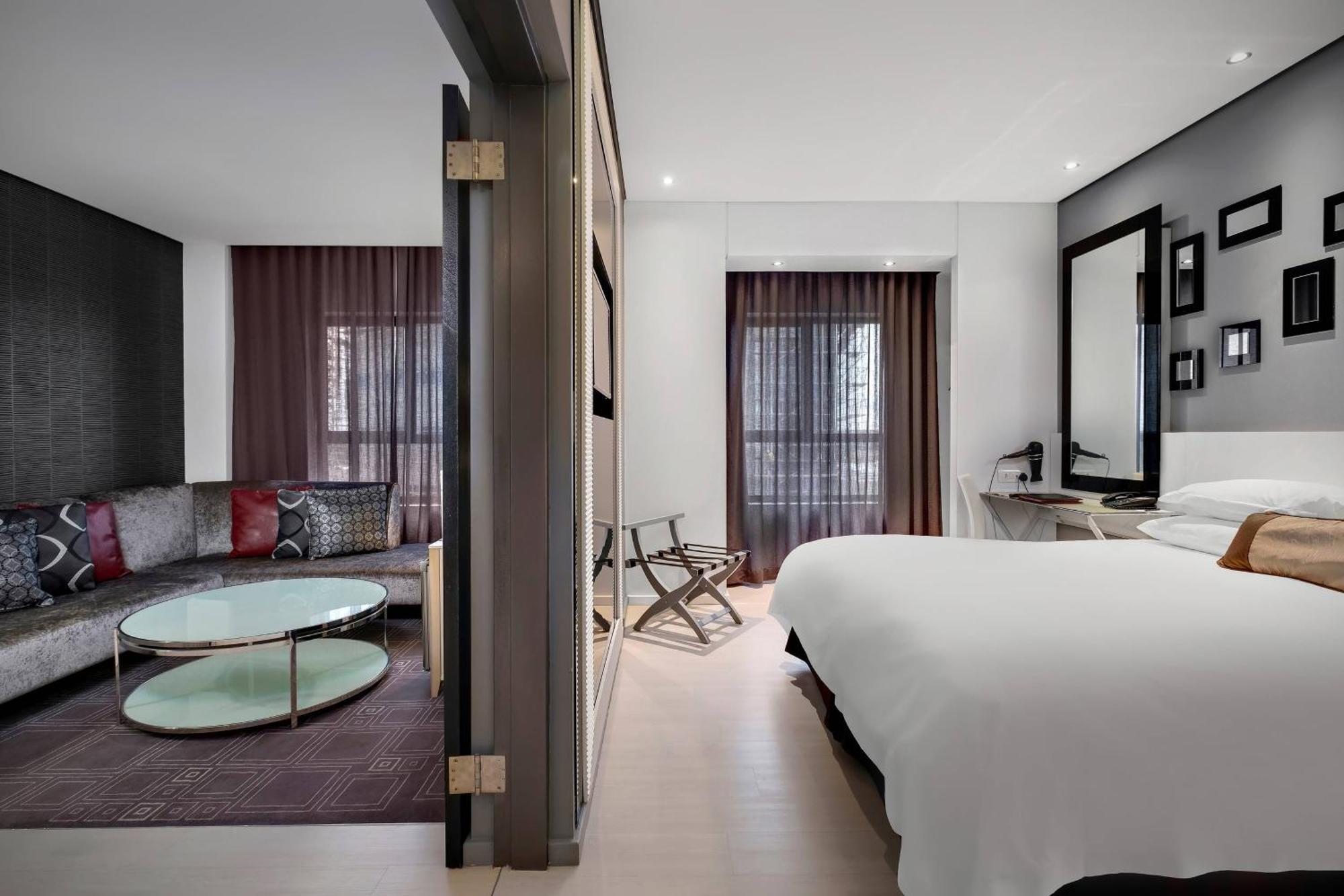 Protea Hotel Fire & Ice! By Marriott Pretoria Menlyn Екстериор снимка