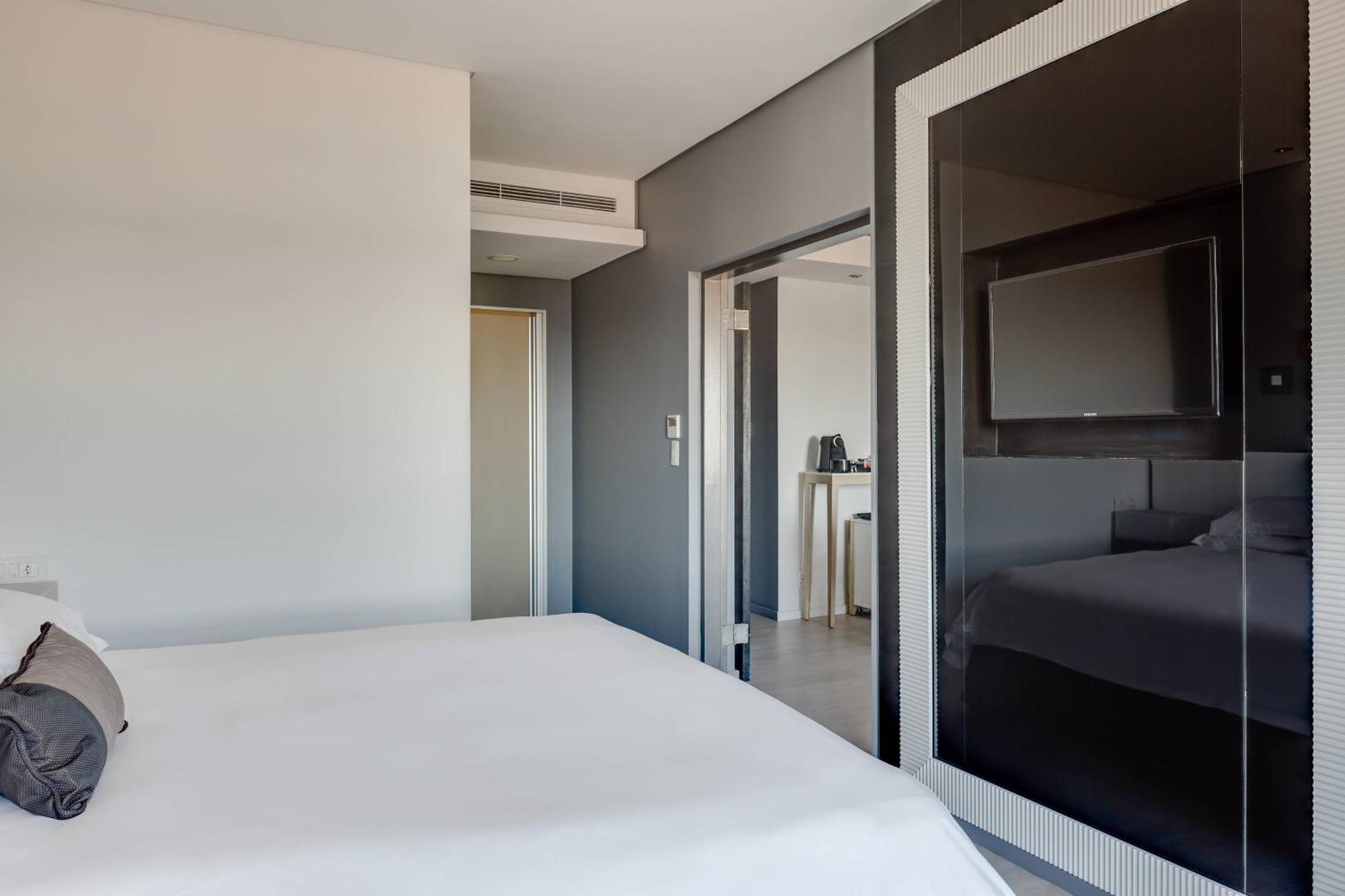 Protea Hotel Fire & Ice! By Marriott Pretoria Menlyn Екстериор снимка