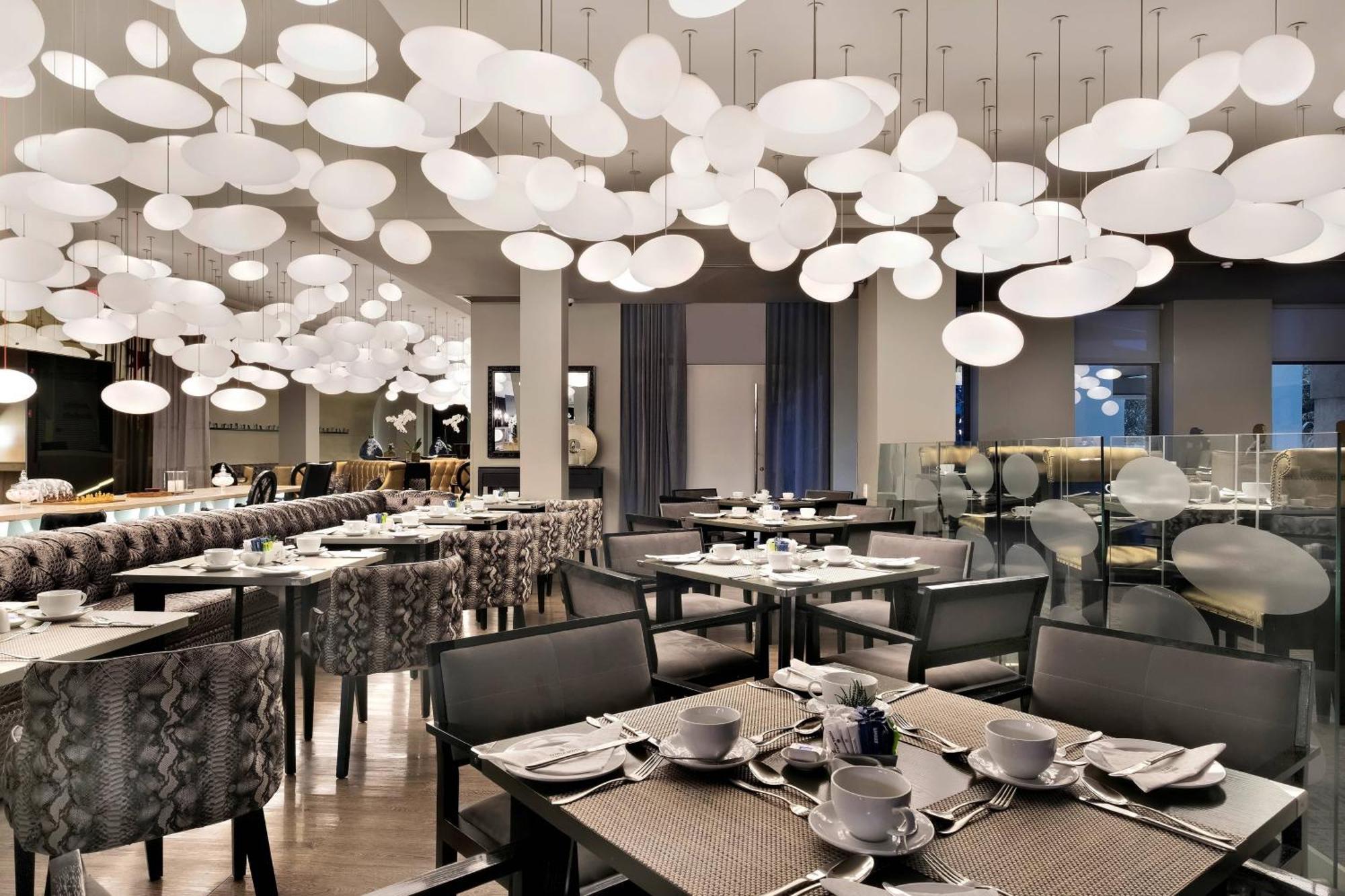 Protea Hotel Fire & Ice! By Marriott Pretoria Menlyn Екстериор снимка