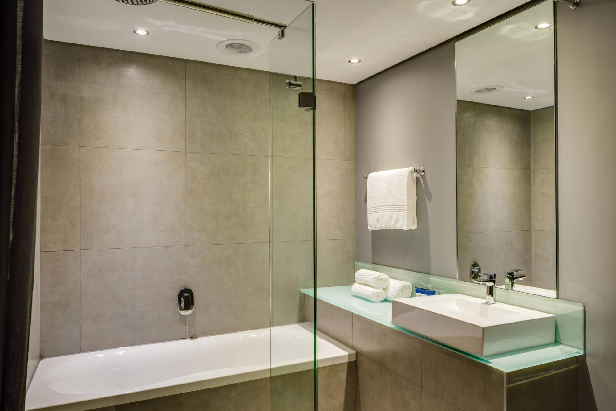 Protea Hotel Fire & Ice! By Marriott Pretoria Menlyn Екстериор снимка