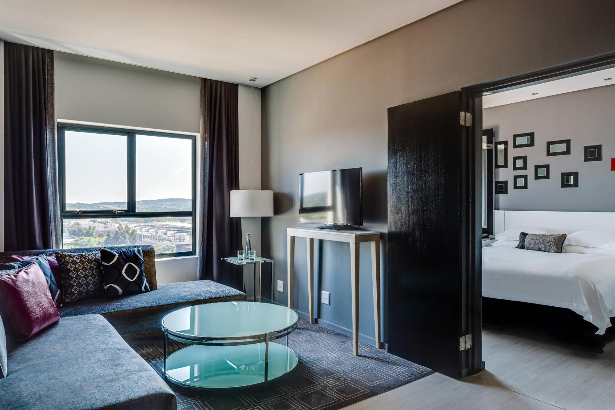 Protea Hotel Fire & Ice! By Marriott Pretoria Menlyn Екстериор снимка